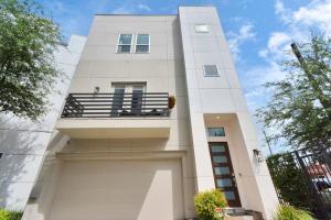 a white building with a balcony on it at Casa LaBella - Downtown Skyline Views - Sleeps 10 in Houston