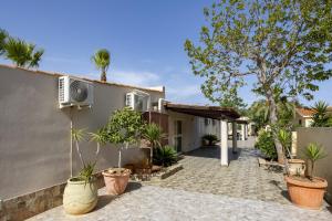 a house with plants on the side of it at Delux ap15 in Mazara del Vallo