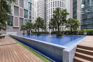 a large swimming pool in a city with tall buildings at 5mins to KLCC -Lvl32-2br-FreeParking in Kuala Lumpur