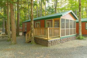 a small cabin in the middle of the woods at Sun Outdoors Saco Old Orchard Beach in Saco