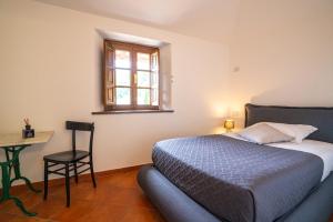 A bed or beds in a room at La Sosta in Toscana