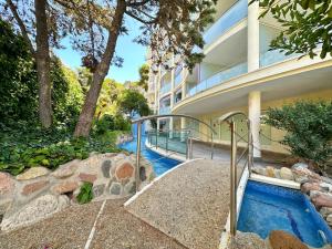 a house with a swimming pool next to a building at Domuum Holidays - FONT DE MAR in Salou