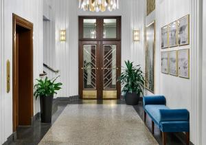 Lobby o reception area sa The Darling