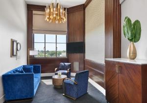 Seating area sa The Darling
