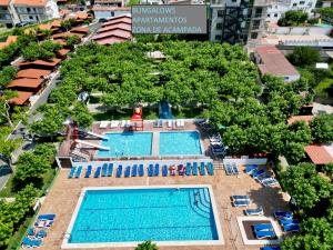 Вид на бассейн в Apartamentos Playa Canelas или окрестностях