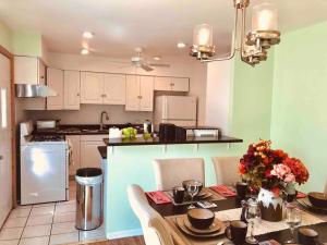 a kitchen with a table and chairs in a kitchen at The Ultimate Escape. Unpack, Relax, Enjoy!Sleeps14 in Elmhurst