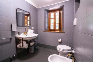 A bathroom at La Sosta in Toscana