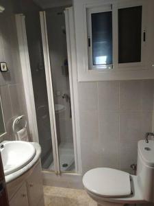 Ένα μπάνιο στο Apartamento Primera Línea de Playa Port-Segur +23 φωτογραφίες