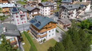 an overhead view of a house in a city at La Casa di Armando in Bormio