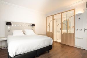 Postel nebo postele na pokoji v ubytování Grand Tonic Hotel & SPA NUXE