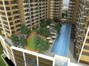 una vista aérea de un complejo de apartamentos con piscina en The Radiance Manila Bay en Manila