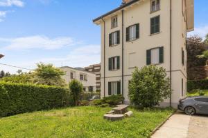 a building with a car parked in front of it at Olmo Suites in Como