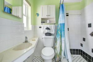 Koupelna v ubytování Five Palms Vacation Rentals- Daily - Weekly - Monthly