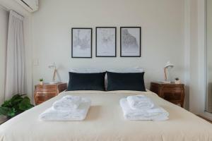 Una cama o camas en una habitación de Las Heras 2700 - Luxury 3 Bd Palermo Chico