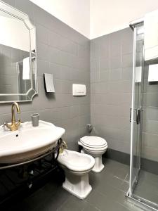 A bathroom at La Sosta in Toscana