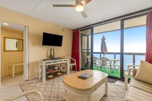 オーシャンシティにあるGolden Sandsの海の見えるリビングルーム