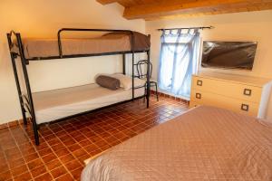 1 dormitorio con 2 literas en una habitación en Delta House, en Taglio di Po