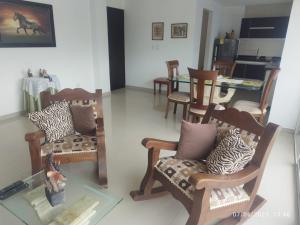 Imagen de la galería de Balcones de la Rivera Apartamento Azulejo 3, en Buga