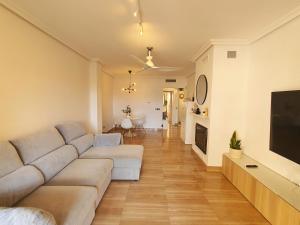 a living room with a couch and a flat screen tv at Apartamento de Lujo en urbanización privada in Águilas