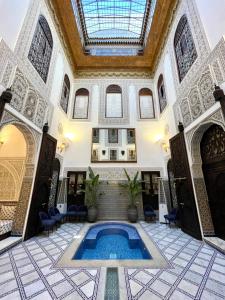 Bazén v ubytování Le Grand Alcazar - Riad nebo v jeho okolí
