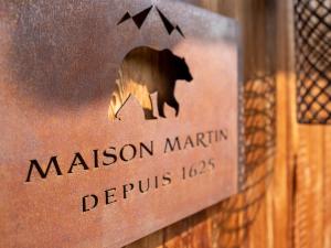 Ein Zertifikat, Auszeichnung, Logo oder anderes Dokument, das in der Unterkunft Superbe ferme rénovée en chalet de luxe en PLEINE NATURE ausgestellt ist