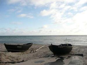 two boats sitting on a beach near the water at Ruegen_Fewo 28 a in Lobbe