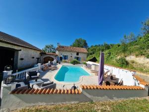 a swimming pool with chairs and a house at Maison de vacances in Vanxains
