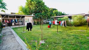 Vrt ispred objekta HUAQIAO HOME 侨之家免费供早餐free breakfast served