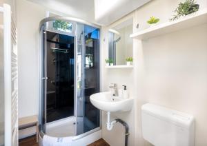 Kúpeľňa v ubytovaní Tisza-tó Apartmanpark