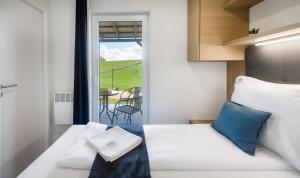 Posteľ alebo postele v izbe v ubytovaní Tisza-tó Apartmanpark
