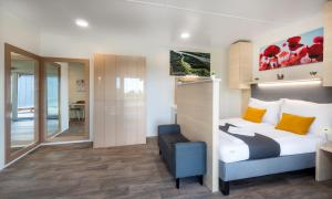 Posteľ alebo postele v izbe v ubytovaní Tisza-tó Apartmanpark