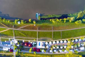 Pohľad z vtáčej perspektívy na ubytovanie Tisza-tó Apartmanpark