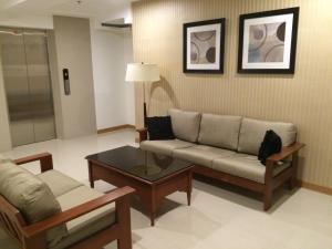 Posezení v ubytování Stone House Hotel Pasay