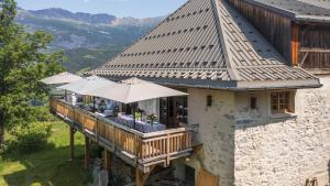 Ein allgemeiner Bergblick oder ein Berglick von des Chalets aus