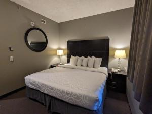 Postel nebo postele na pokoji v ubytování King Edward Hotel