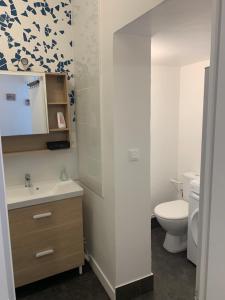 a bathroom with a toilet and a sink at Street Home in Boulogne-sur-Mer