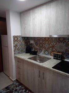Kuchyň nebo kuchyňský kout v ubytování Rafailia's House