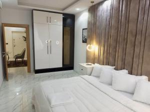 A bed or beds in a room at The Vistana Riverside 2Bedroom Apartment
