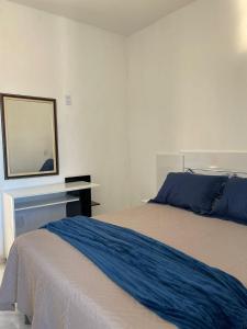 a bedroom with a bed with a mirror and a desk at Apartamento Novo em Piranhas in Piranhas