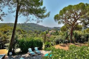 Gallery image of Villa Provençale avec 2 maisons d'amis ,piscine ,Jacuzzi ,vue mer in La Roquette-sur-Siagne +73 photos
