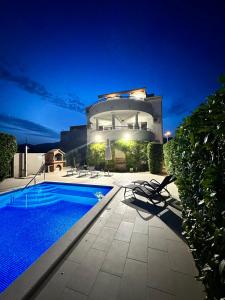Bazén v ubytovaní Apartments Villa Ohana alebo v jeho blízkosti