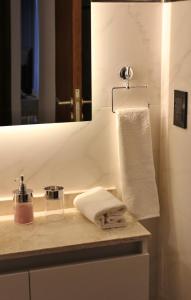 a bathroom sink with a towel and a mirror at Mendoza Relax and Comfort II in Mendoza