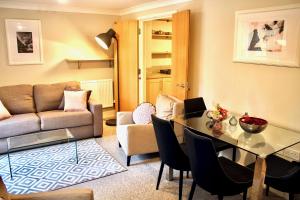 a living room with a table and a couch at Mathus Gardens in Cambridge