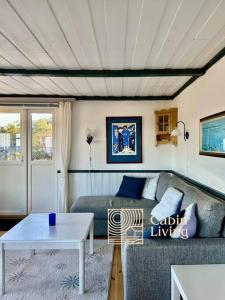 Posezení v ubytování Seaside cabin with terrace and ocean view + 11 fotografií