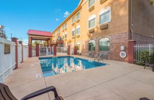 a swimming pool in front of a building at Red Roof Inn Ocala in Ocala