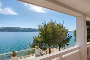 a balcony with a view of the water at Arka in Stara Novalja