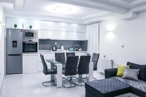 Кухня або міні-кухня у Asteris Apartments