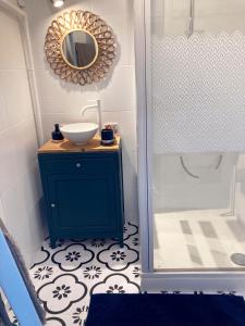 a bathroom with a sink and a shower at Studio du vieux port in Quiberon