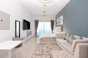 Fotografie z fotogalerie ubytování Urban Caves - Stylish Condo Near Marina Walk With City Views v Dubaji