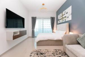 Fotografie z fotogalerie ubytování Urban Caves - Stylish Condo Near Marina Walk With City Views v Dubaji